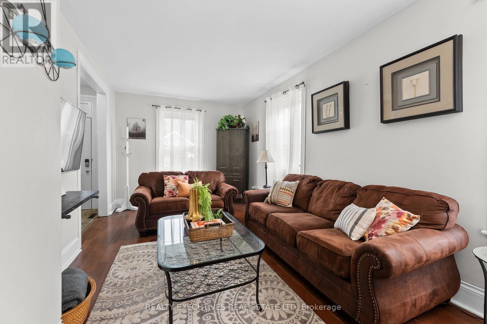 28 5th Street E Property Photo 7