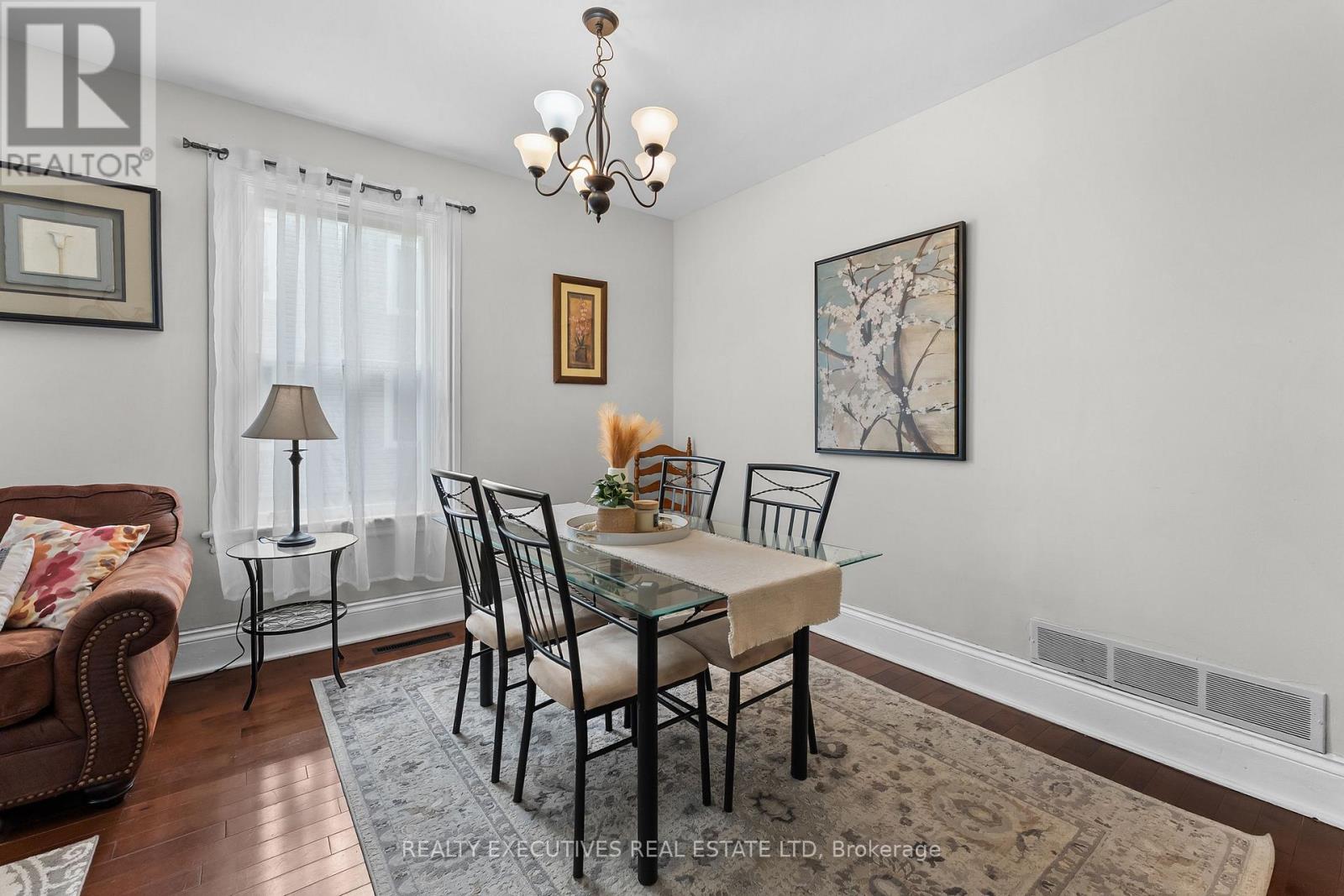 28 5th Street E Property Photo 8