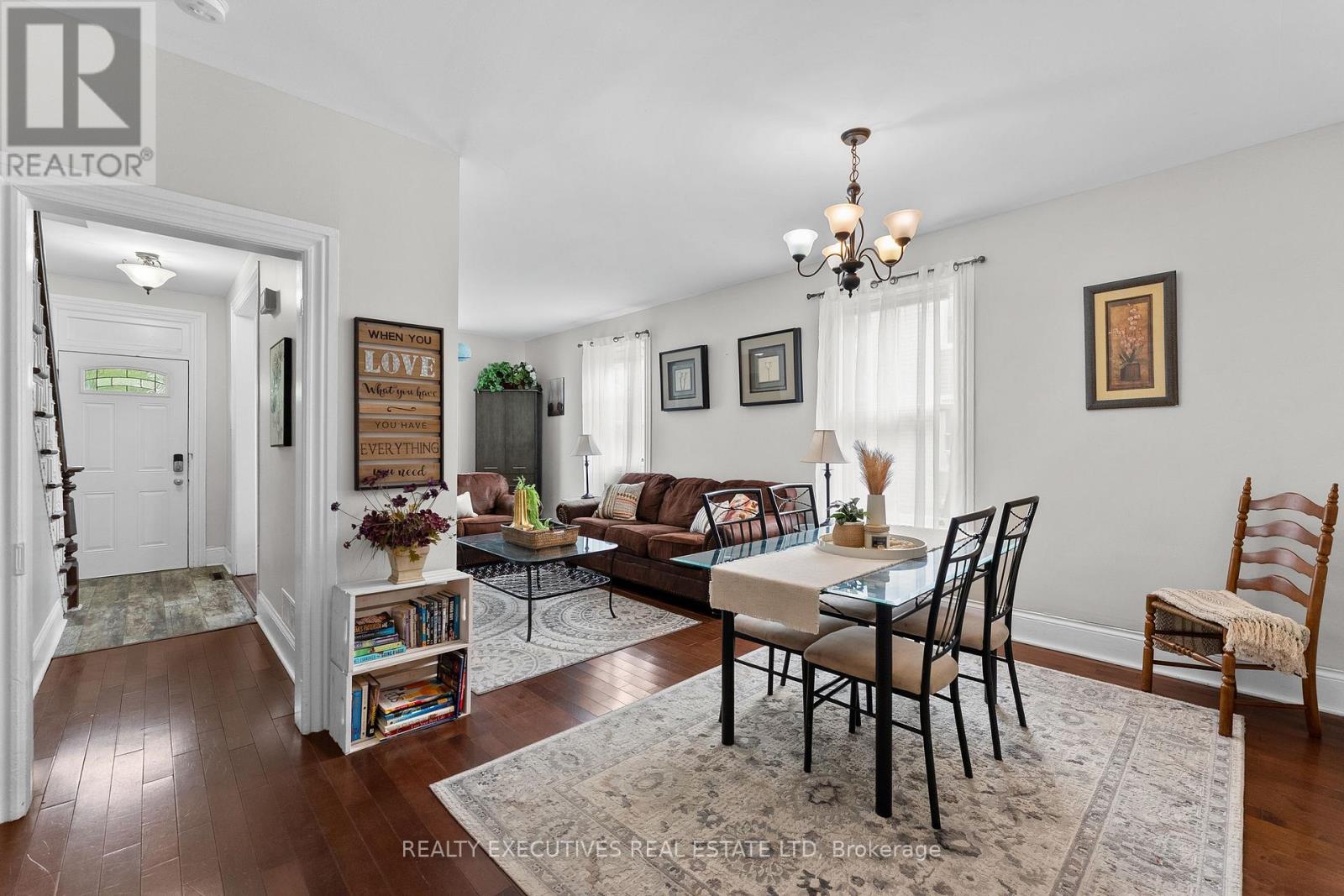 28 5th Street E Property Photo 9
