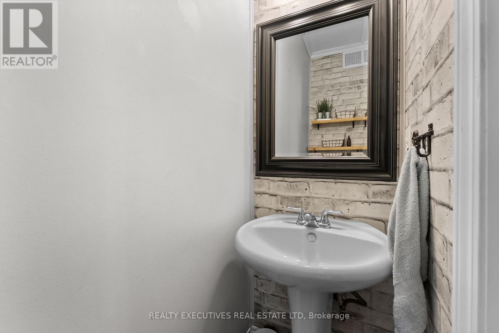 28 5th Street E Property Photo 10