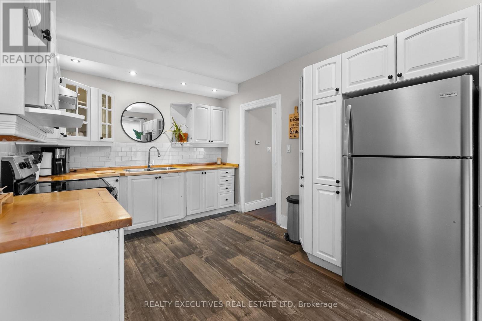 28 5th Street E Property Photo 13