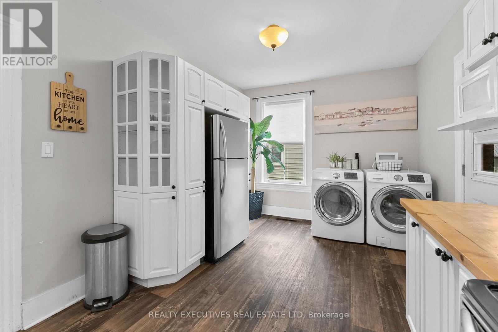 28 5th Street E Property Photo 14