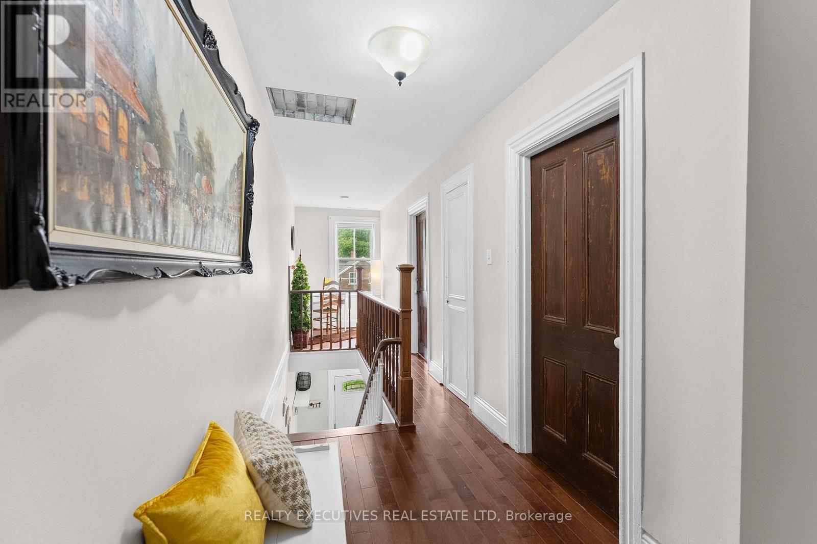 28 5th Street E Property Photo 15