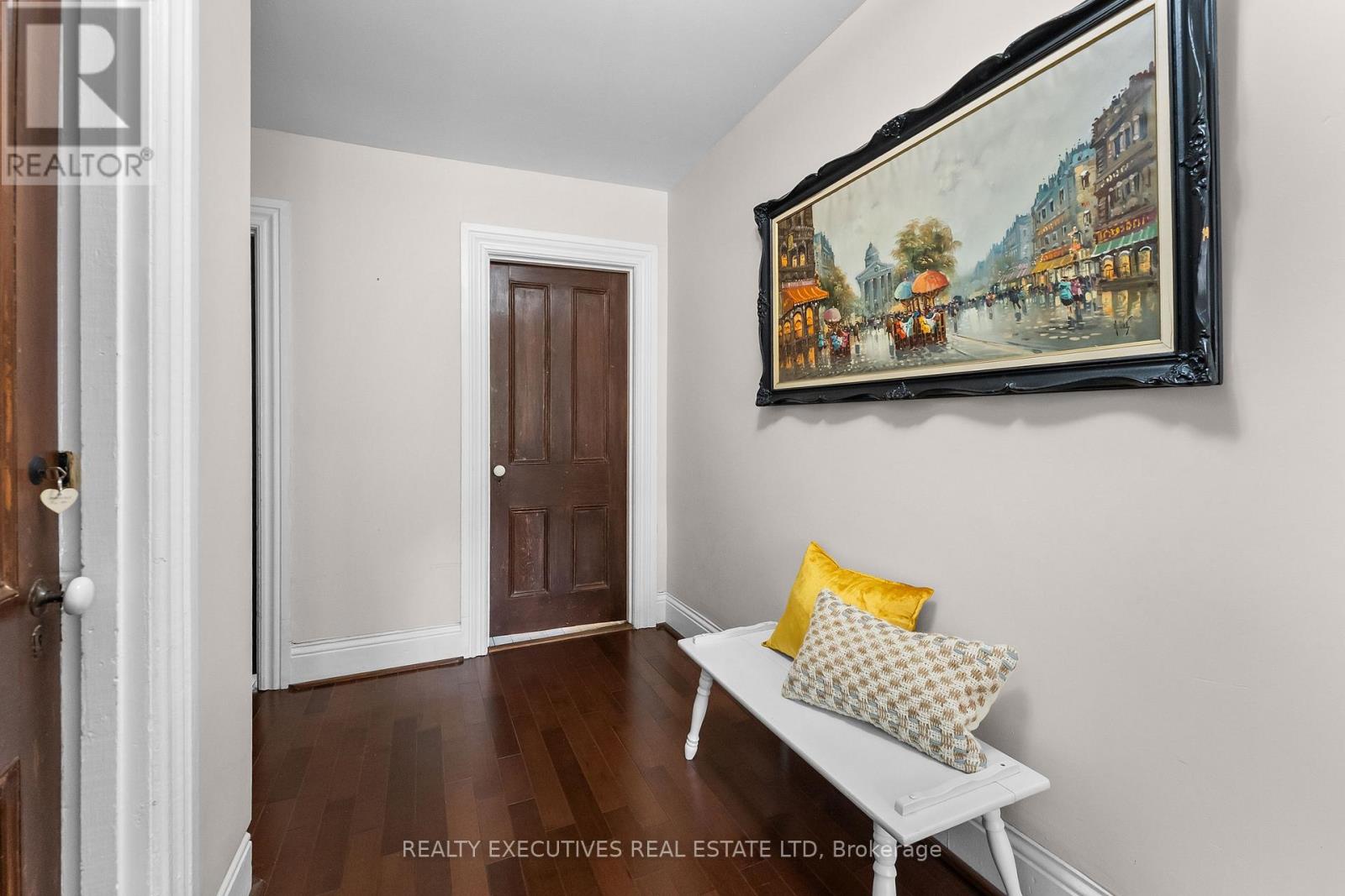 28 5th Street E Property Photo 16