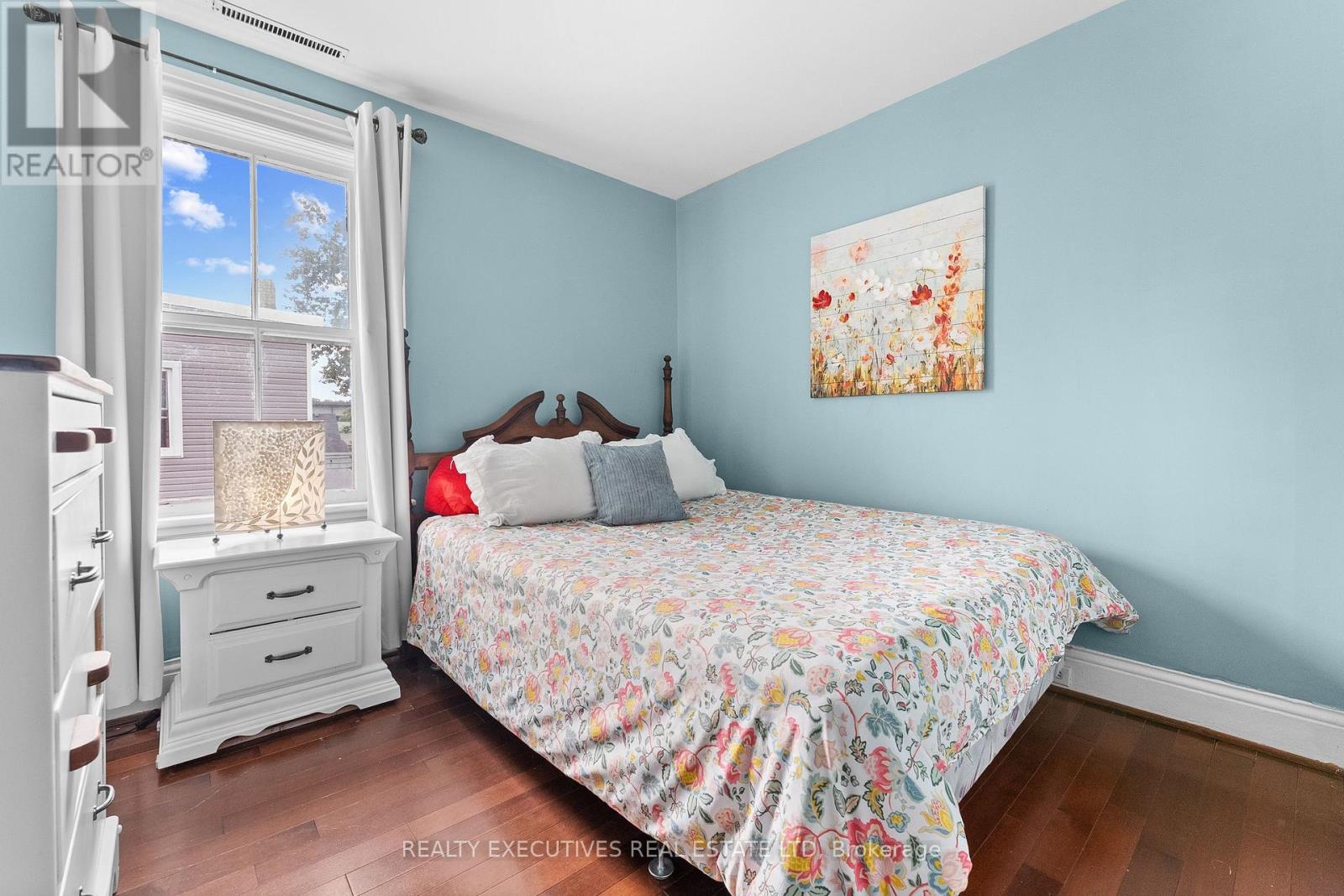 28 5th Street E Property Photo 18