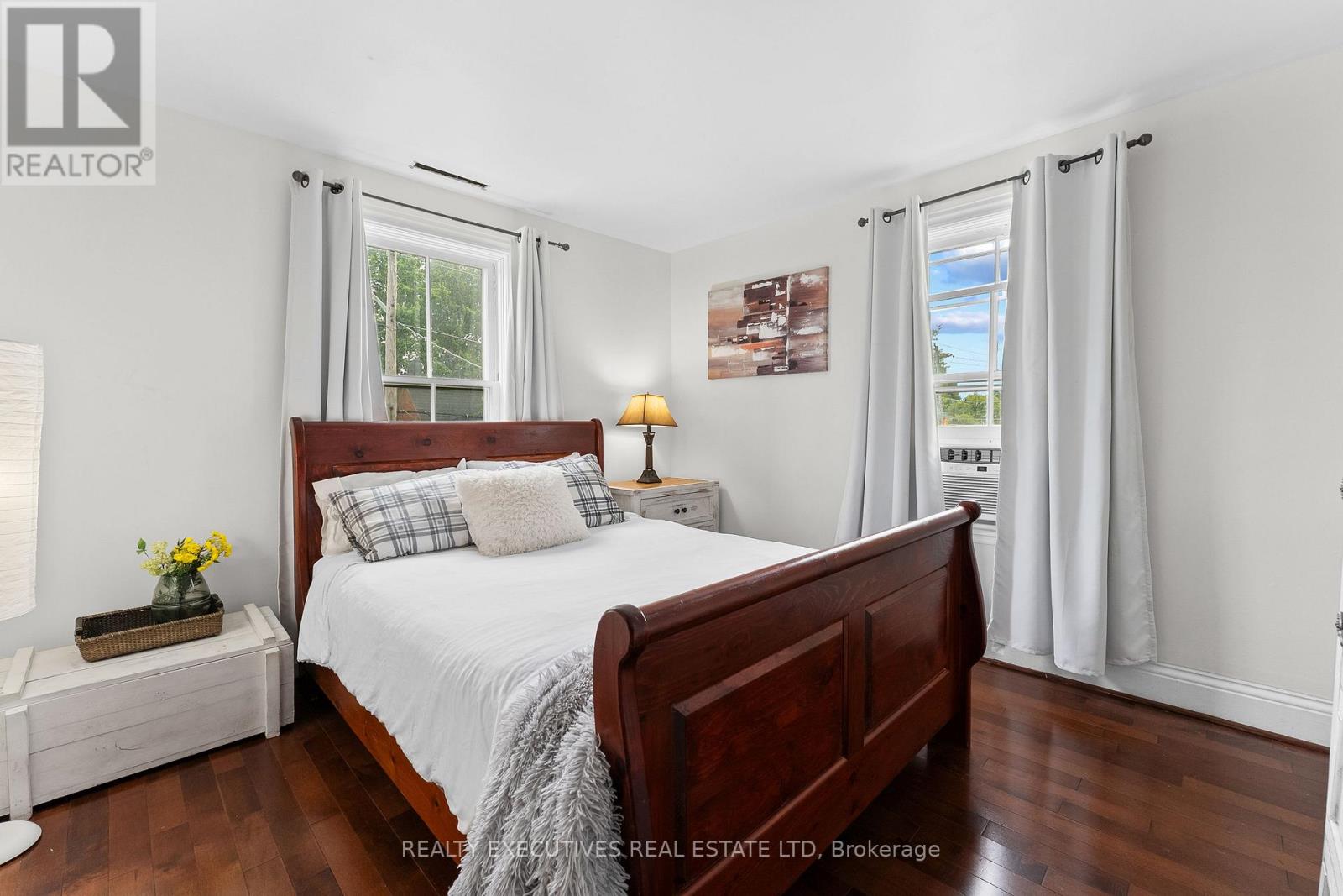 28 5th Street E Property Photo 21