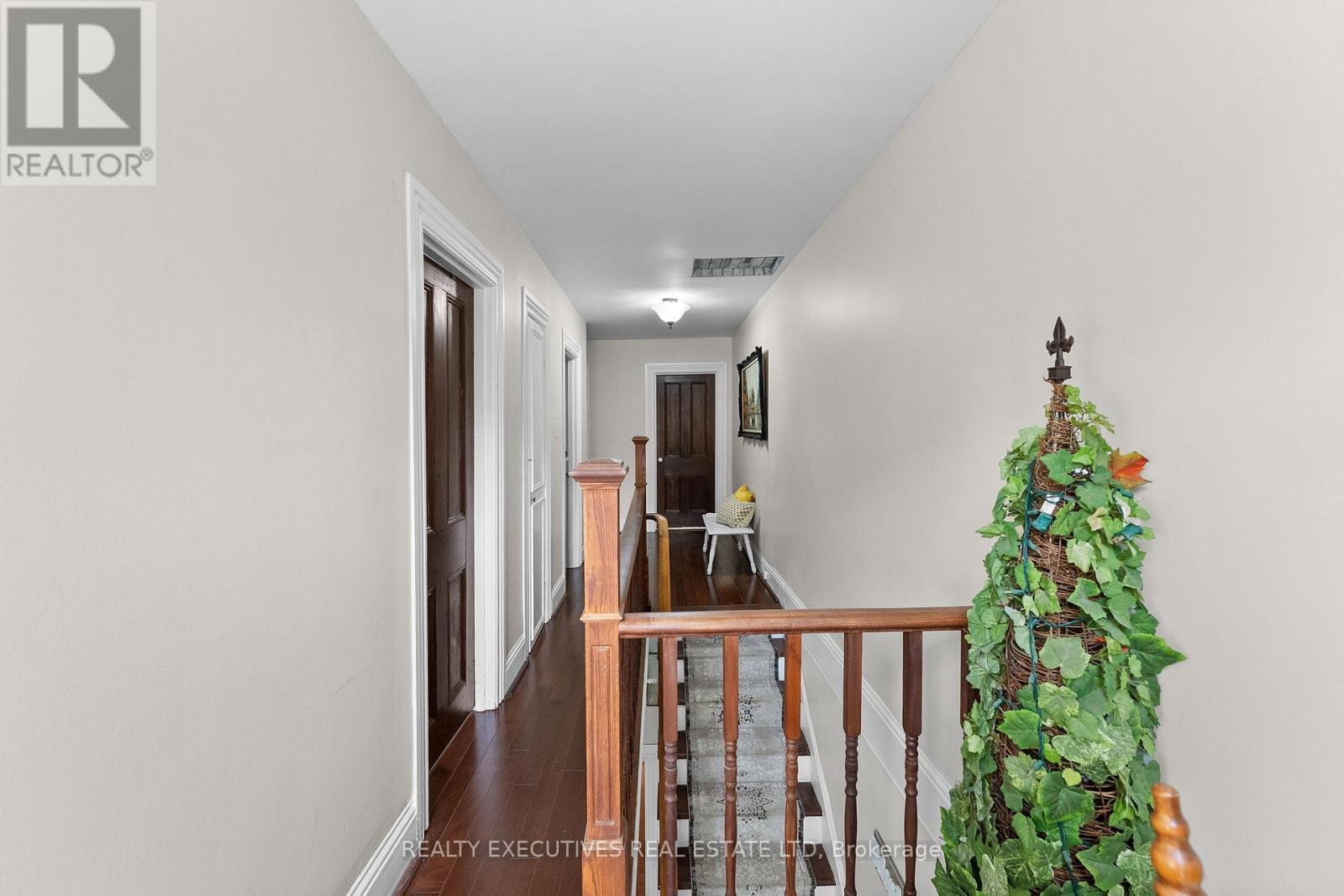 28 5th Street E Property Photo 23