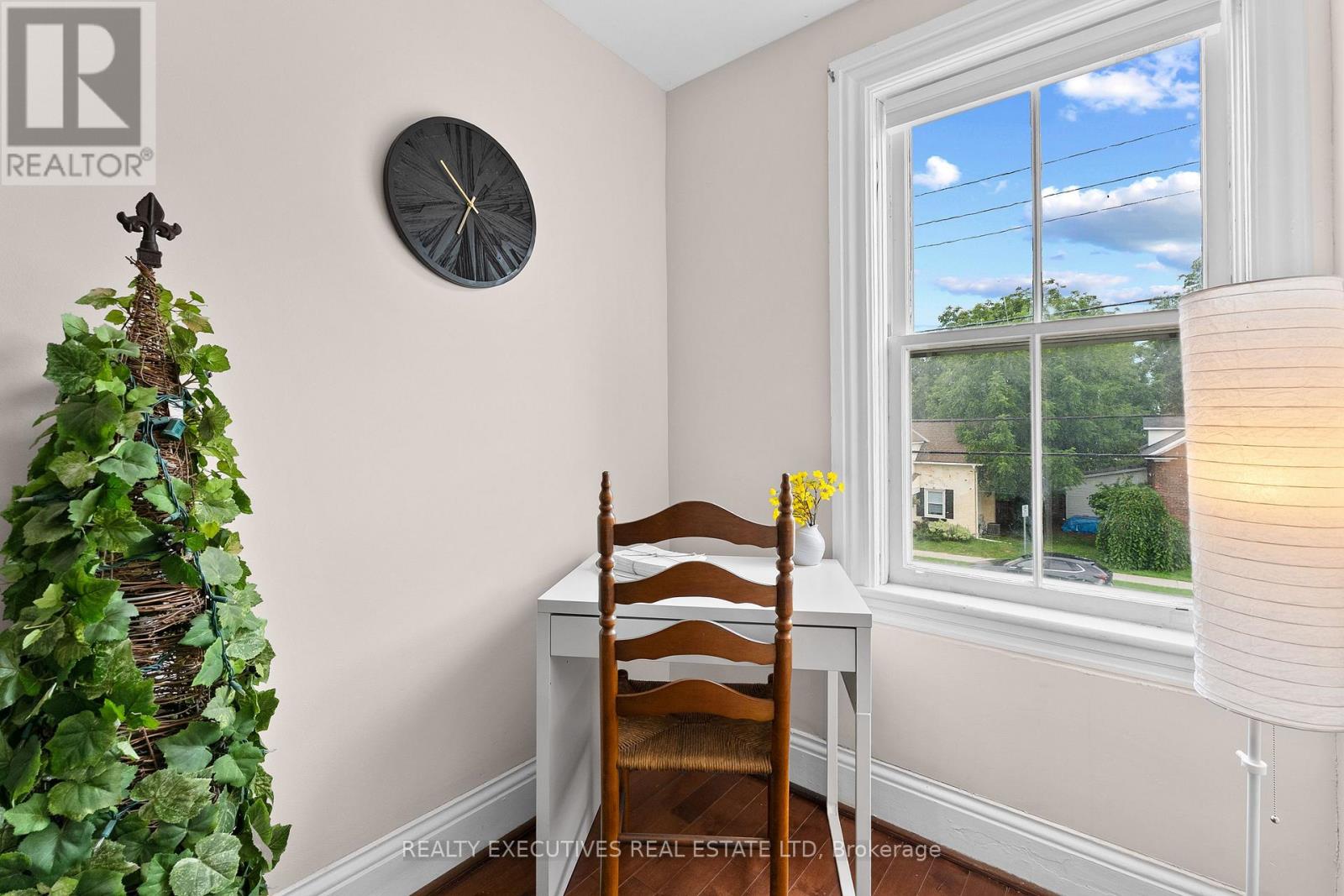28 5th Street E Property Photo 24