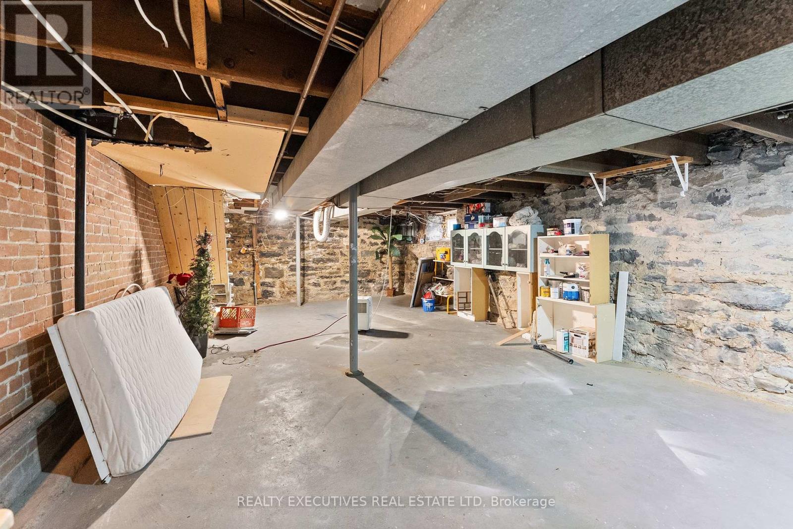 28 5th Street E Property Photo 25