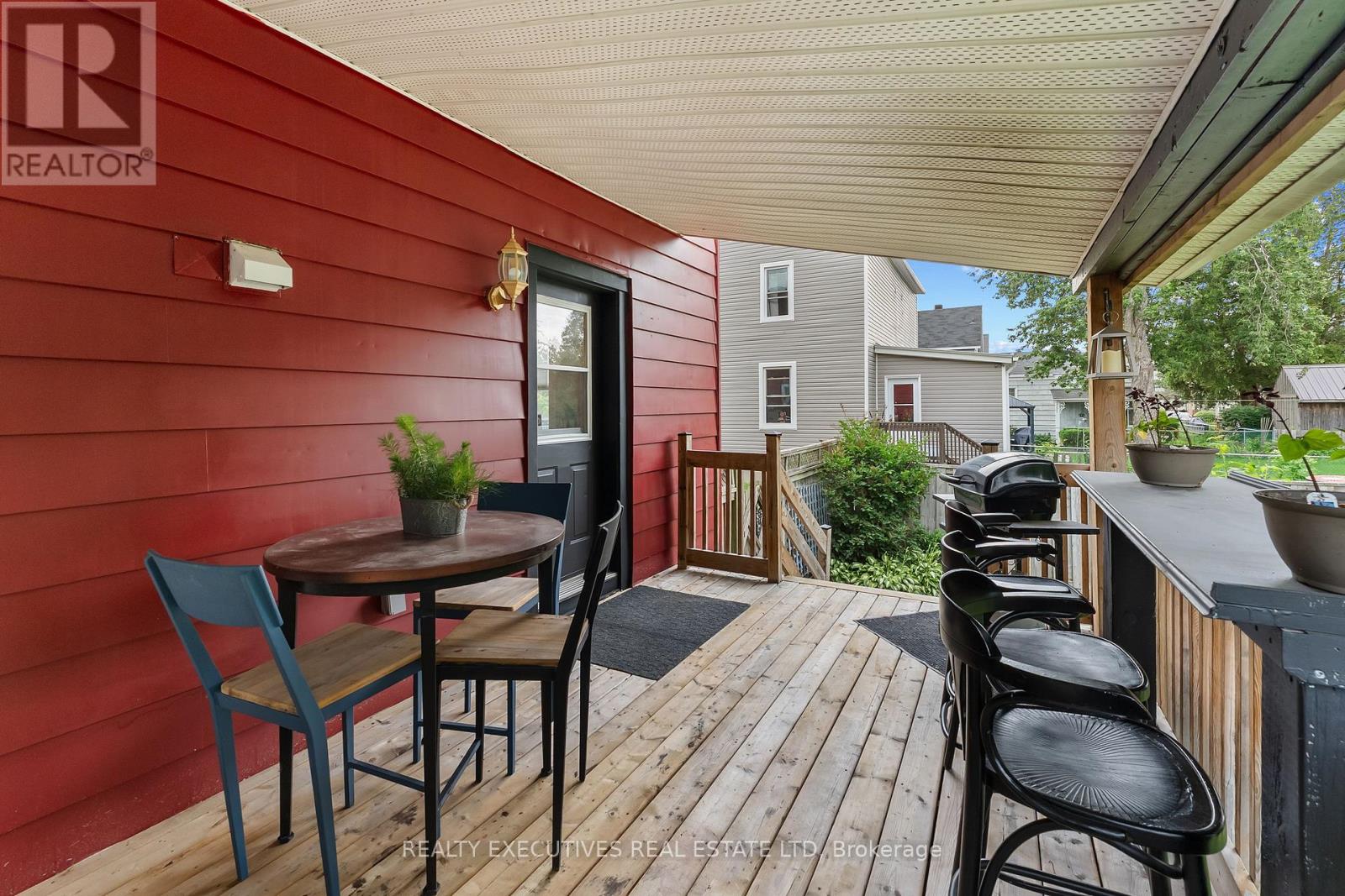 28 5th Street E Property Photo 28