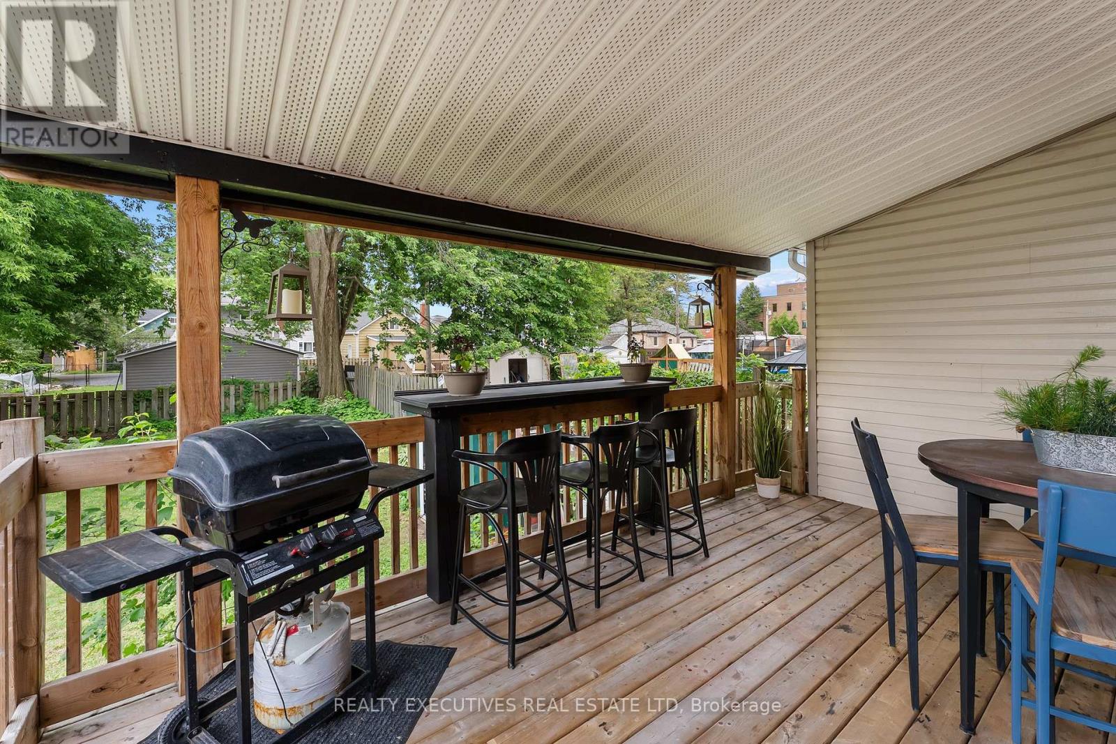 28 5th Street E Property Photo 29