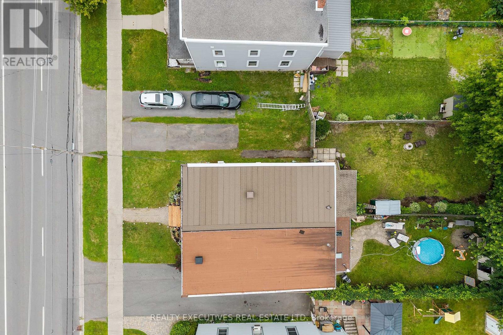 28 5th Street E Property Photo 32
