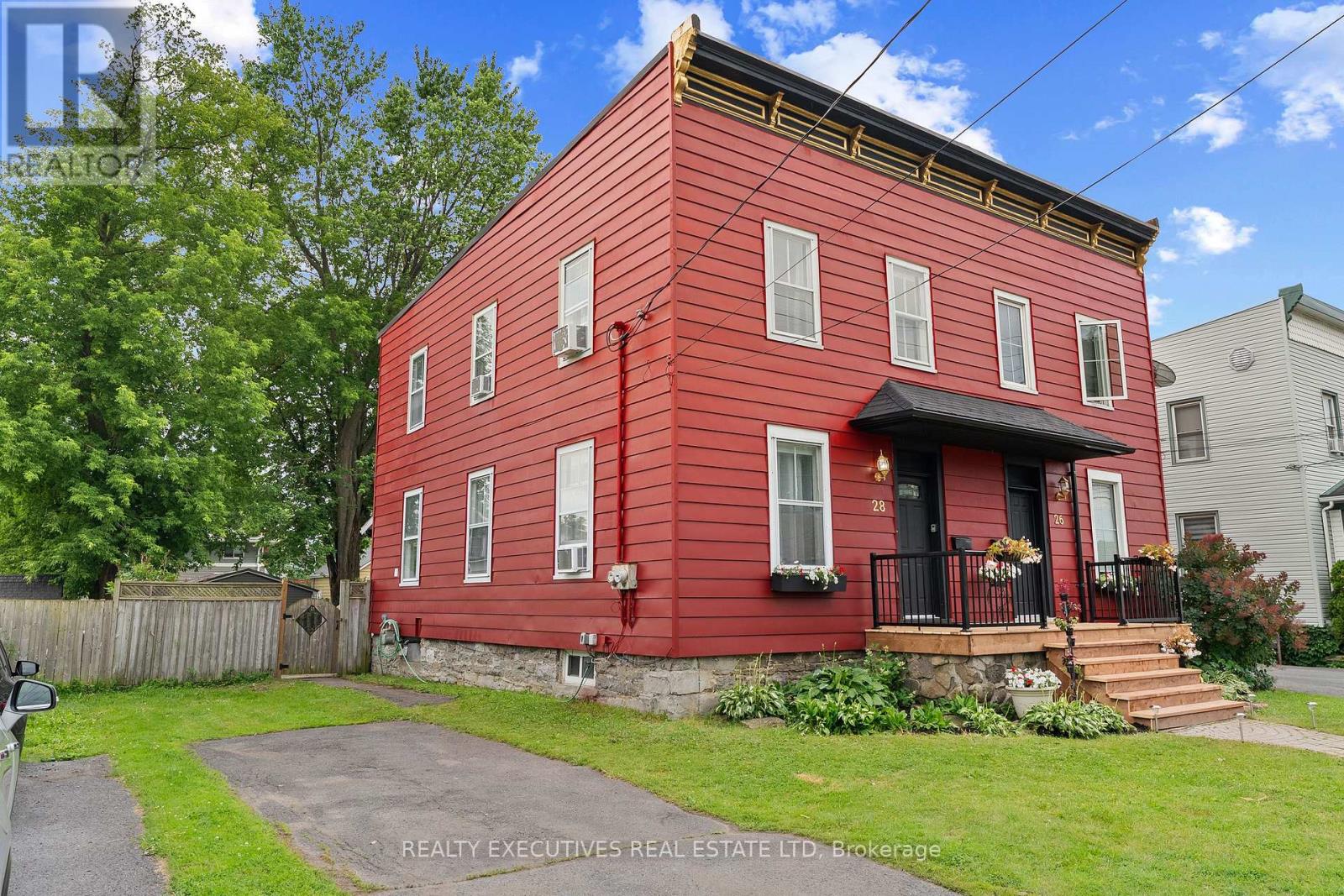 28 5th Street E Property Photo 33