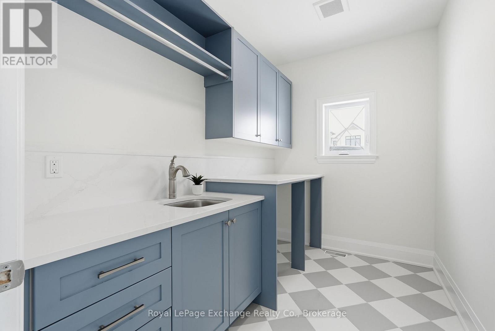 90 Inverness Street N Property Photo 14