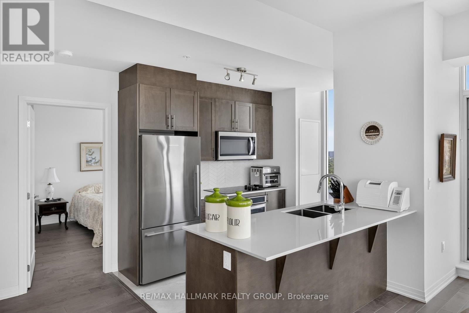 2404 - 805 Carling Avenue Property Photo 20