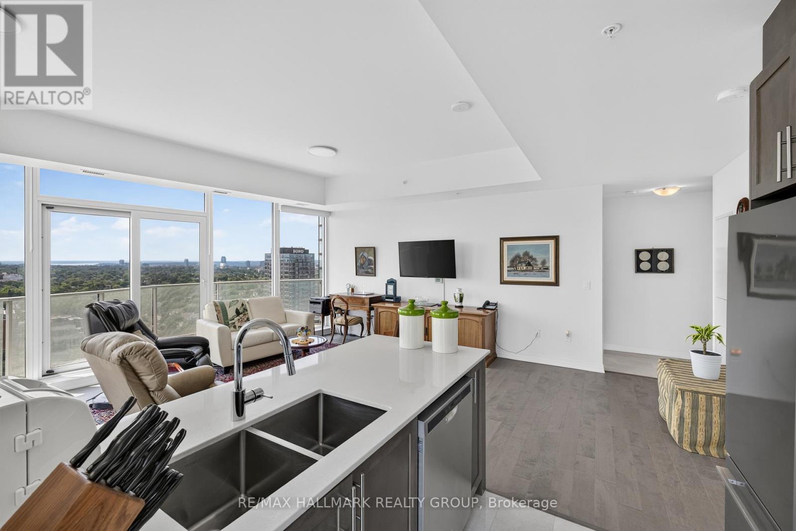 2404 - 805 Carling Avenue Property Photo 25