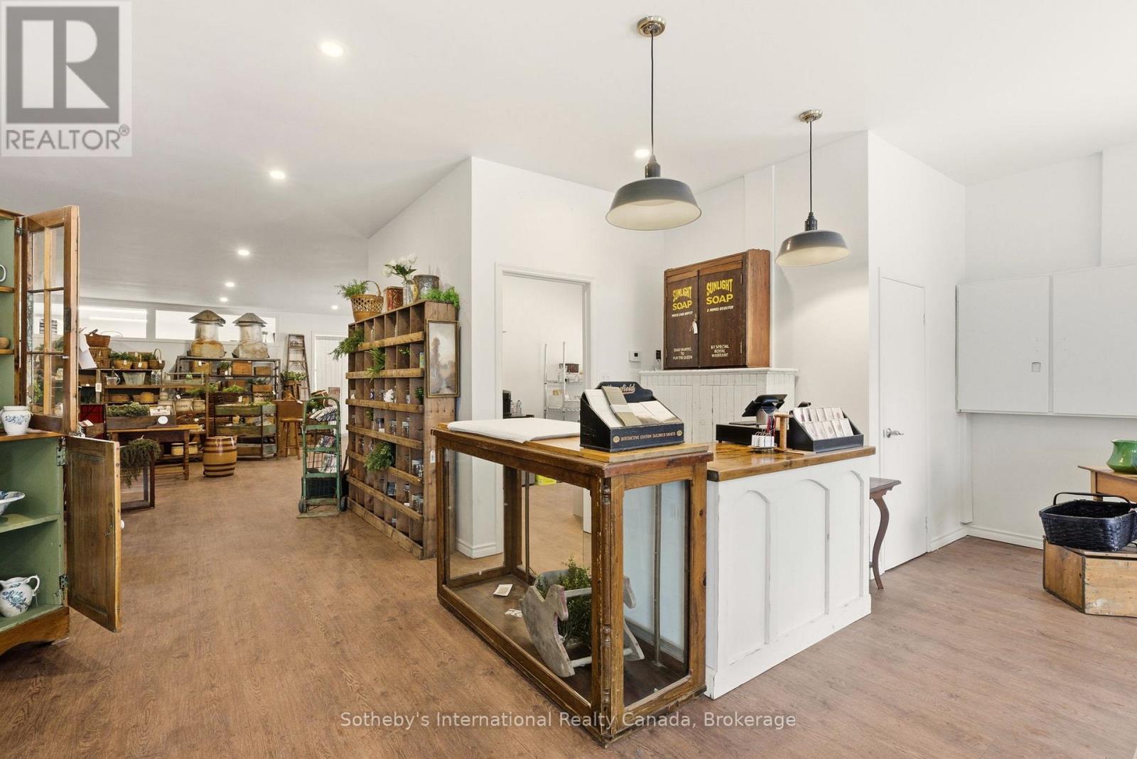 10 Armstrong Street Property Photo 8
