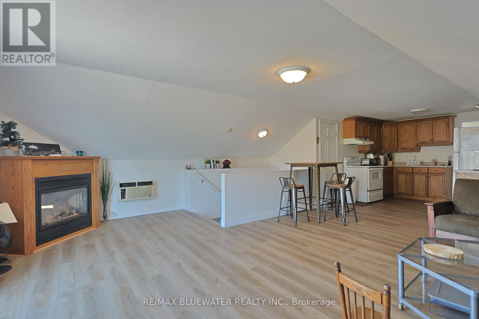 75 River Road Property Photo 8