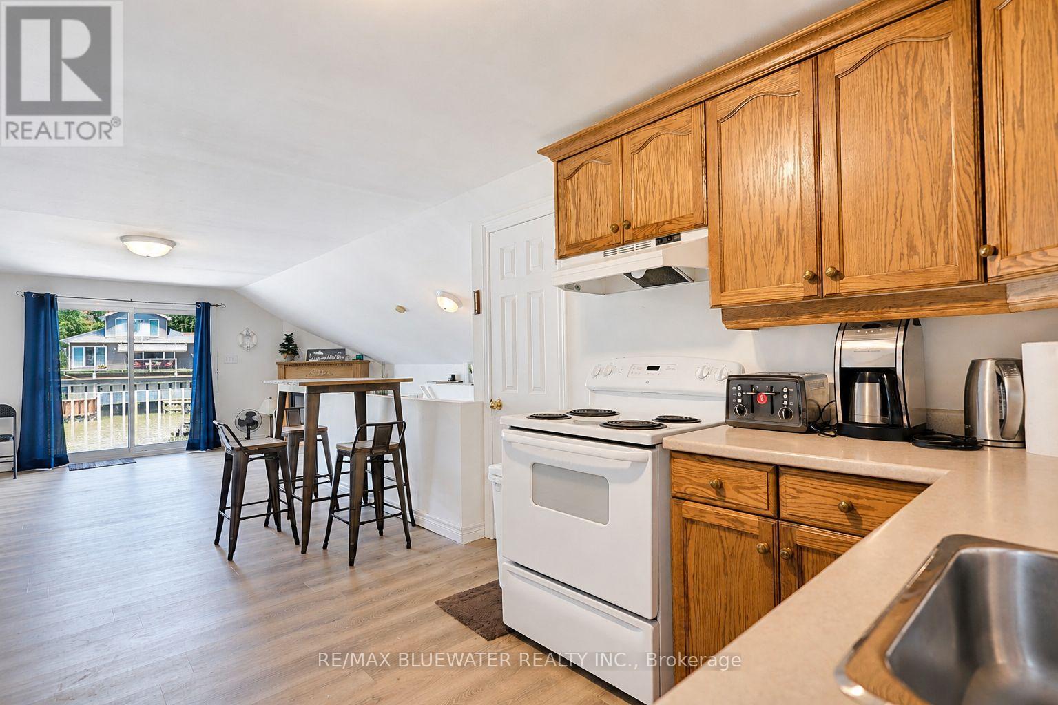 75 River Road Property Photo 13