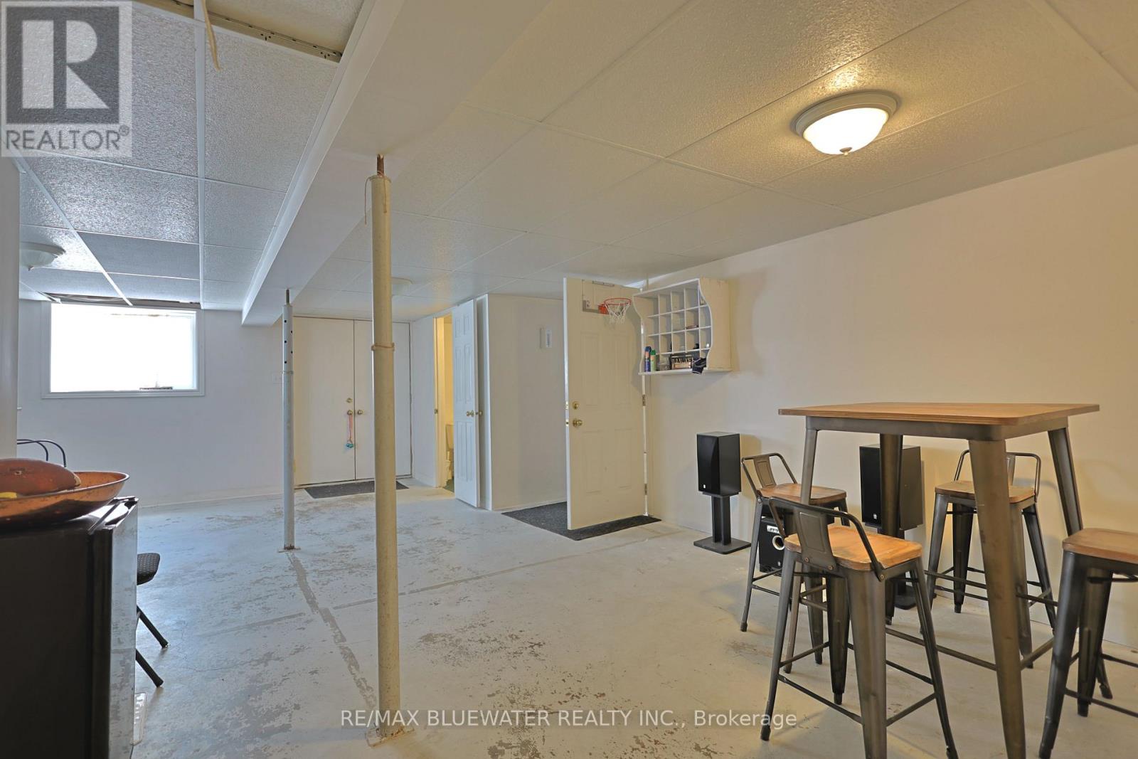 75 River Road Property Photo 18