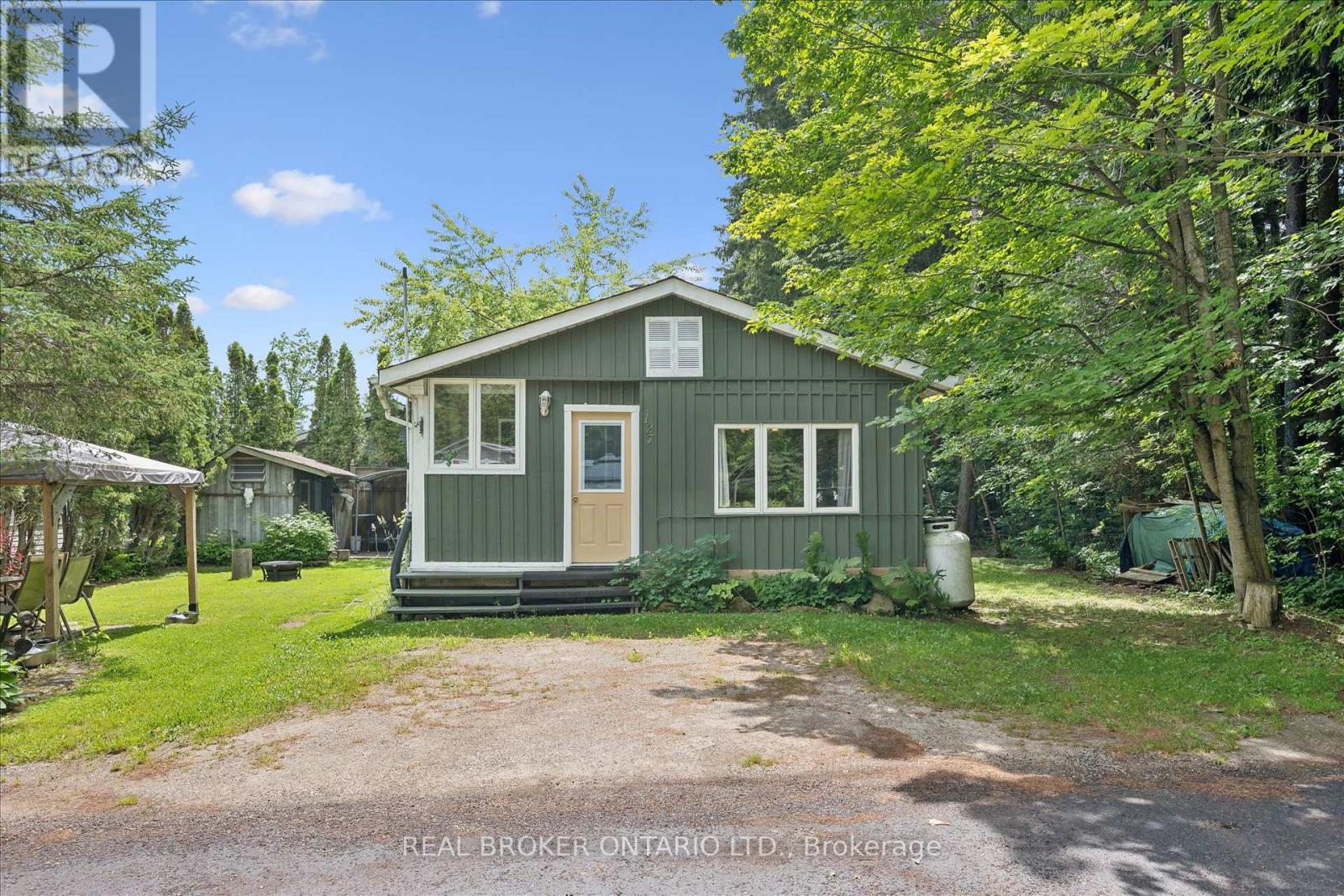 127 Cedar Crescent Property Photo 3
