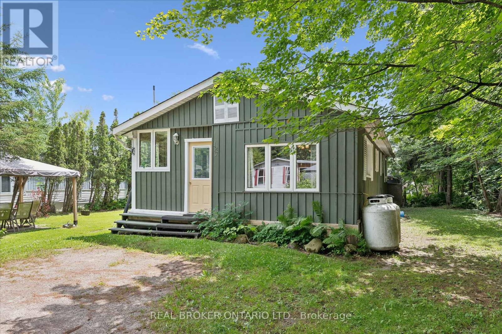 127 Cedar Crescent Property Photo 4