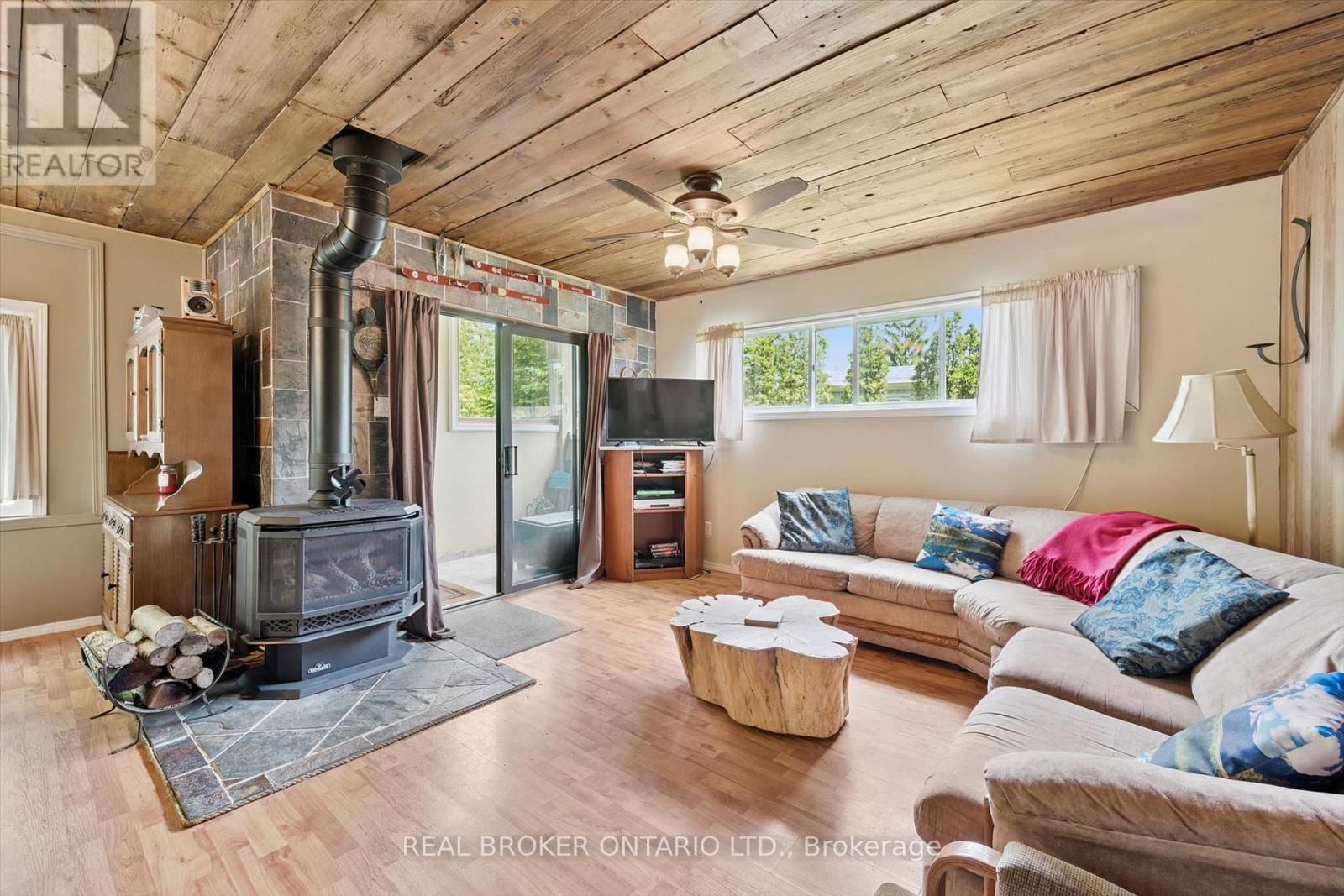127 Cedar Crescent Property Photo 5