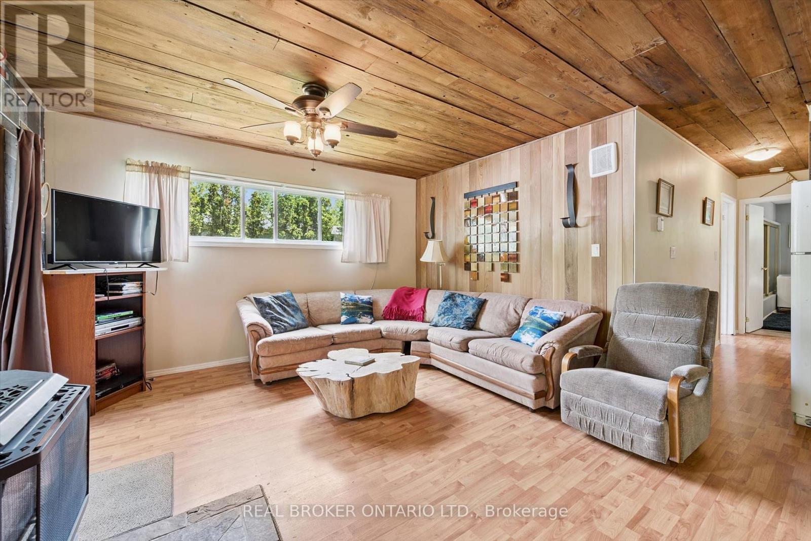 127 Cedar Crescent Property Photo 6