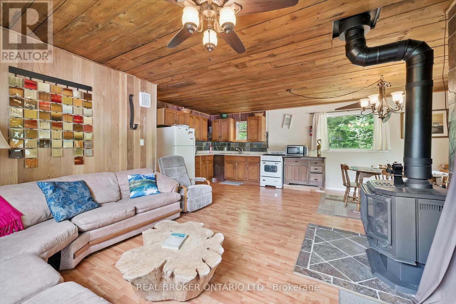 127 Cedar Crescent Property Photo 7