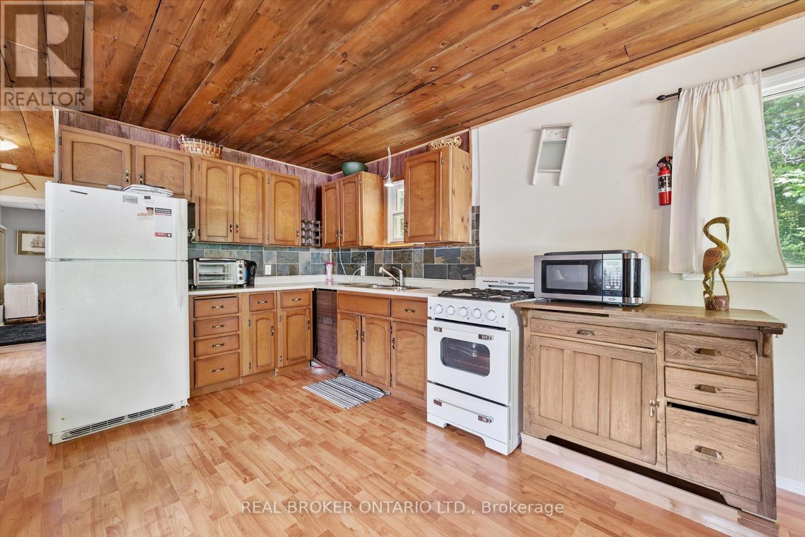 127 Cedar Crescent Property Photo 8