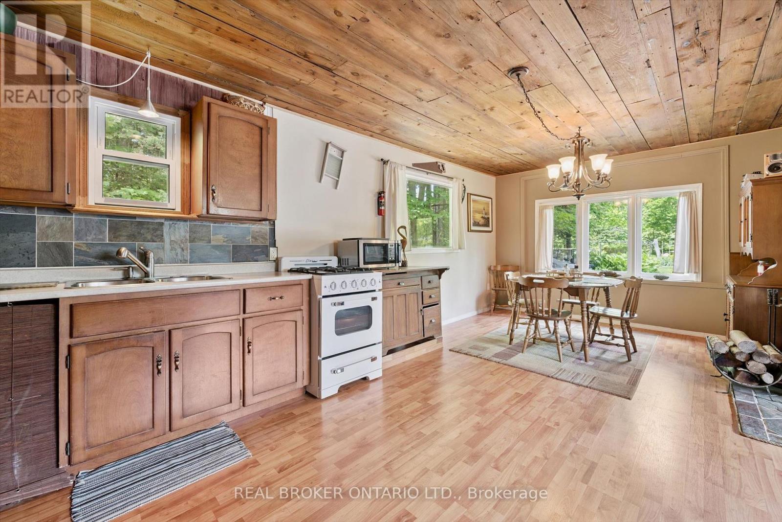 127 Cedar Crescent Property Photo 9