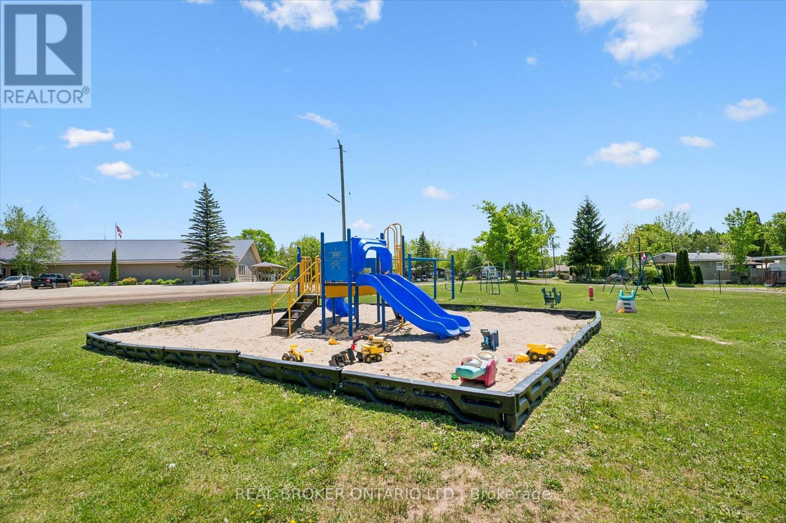 127 Cedar Crescent Property Photo 29