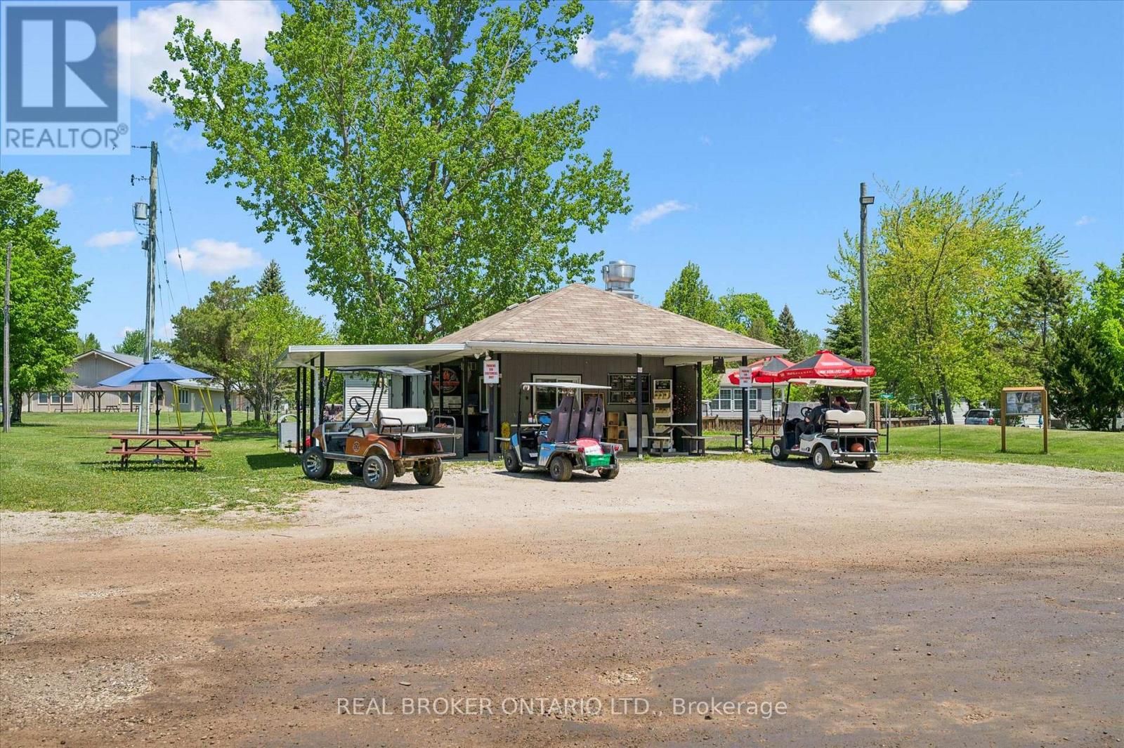 127 Cedar Crescent Property Photo 37