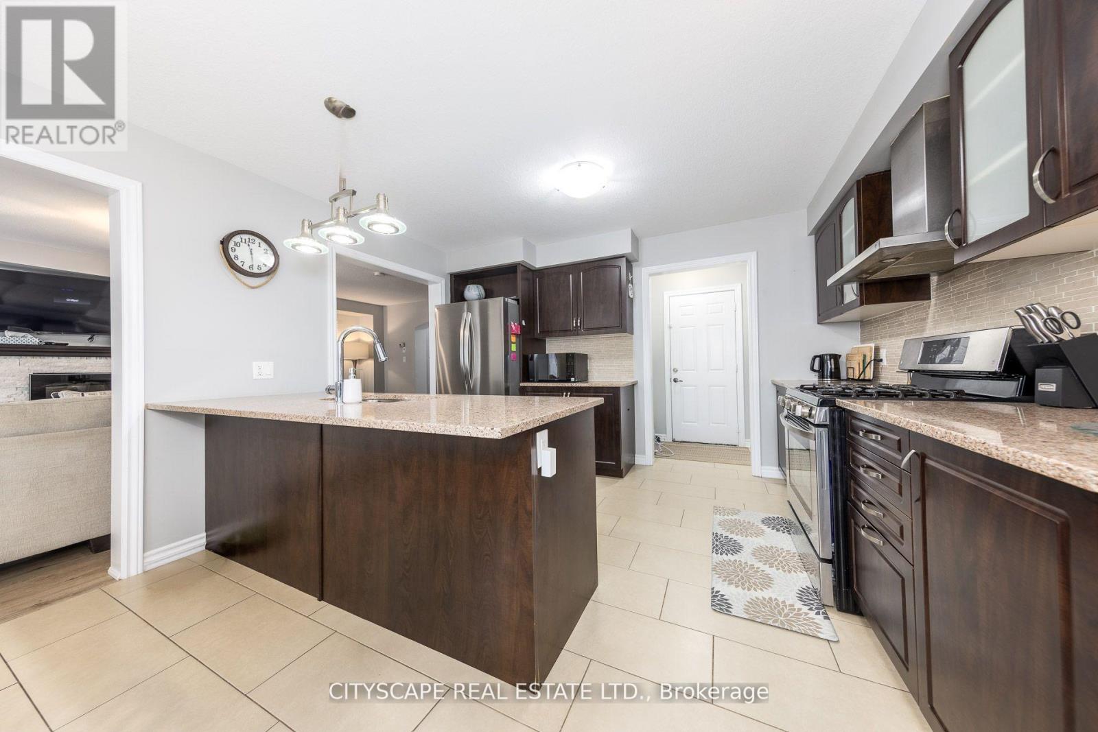 121 Crafter Crescent Property Photo 10