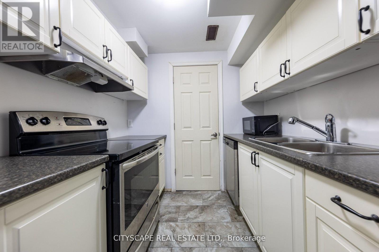 121 Crafter Crescent Property Photo 39