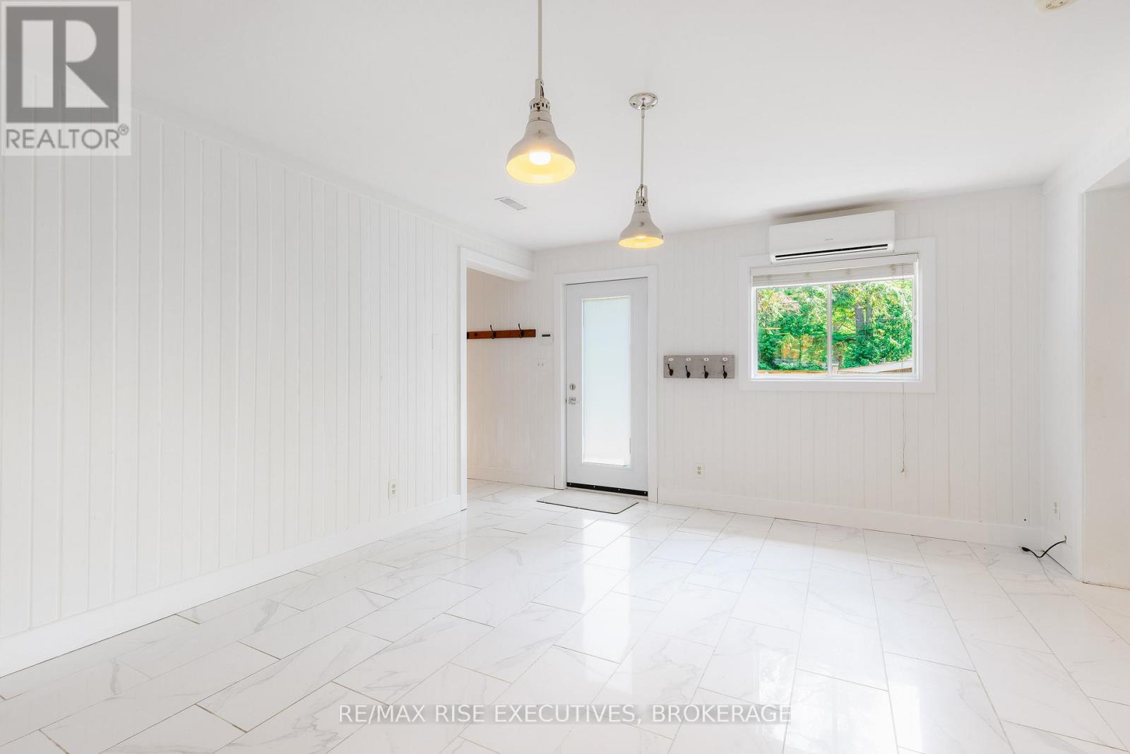 973 Foster Bay Lane Property Photo 7