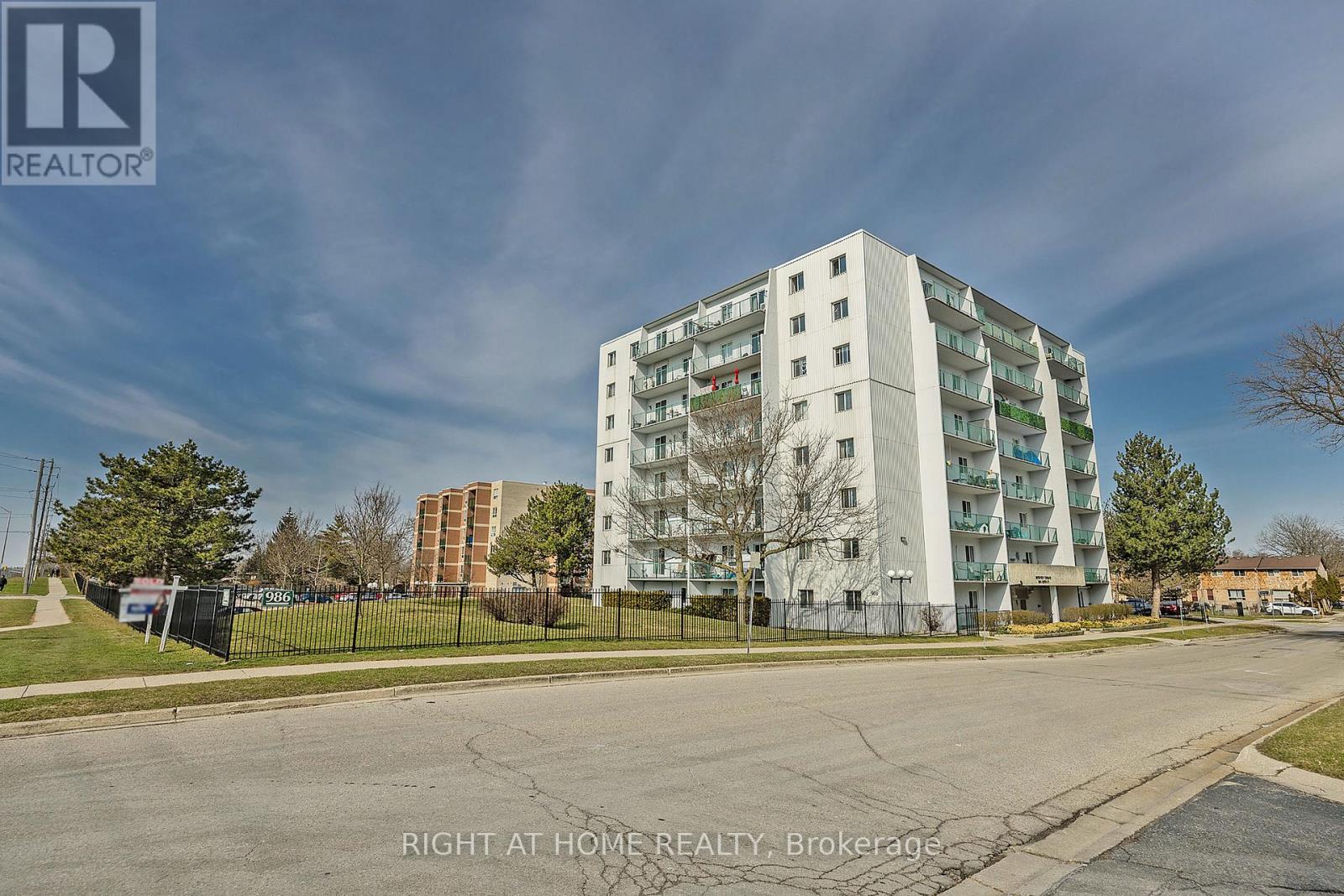 701 - 986 Huron Street Property Photo 1