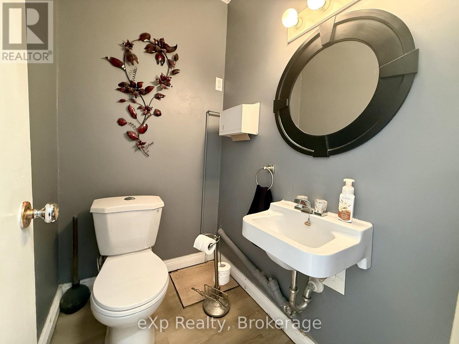 114 Durham Street E Property Photo 6