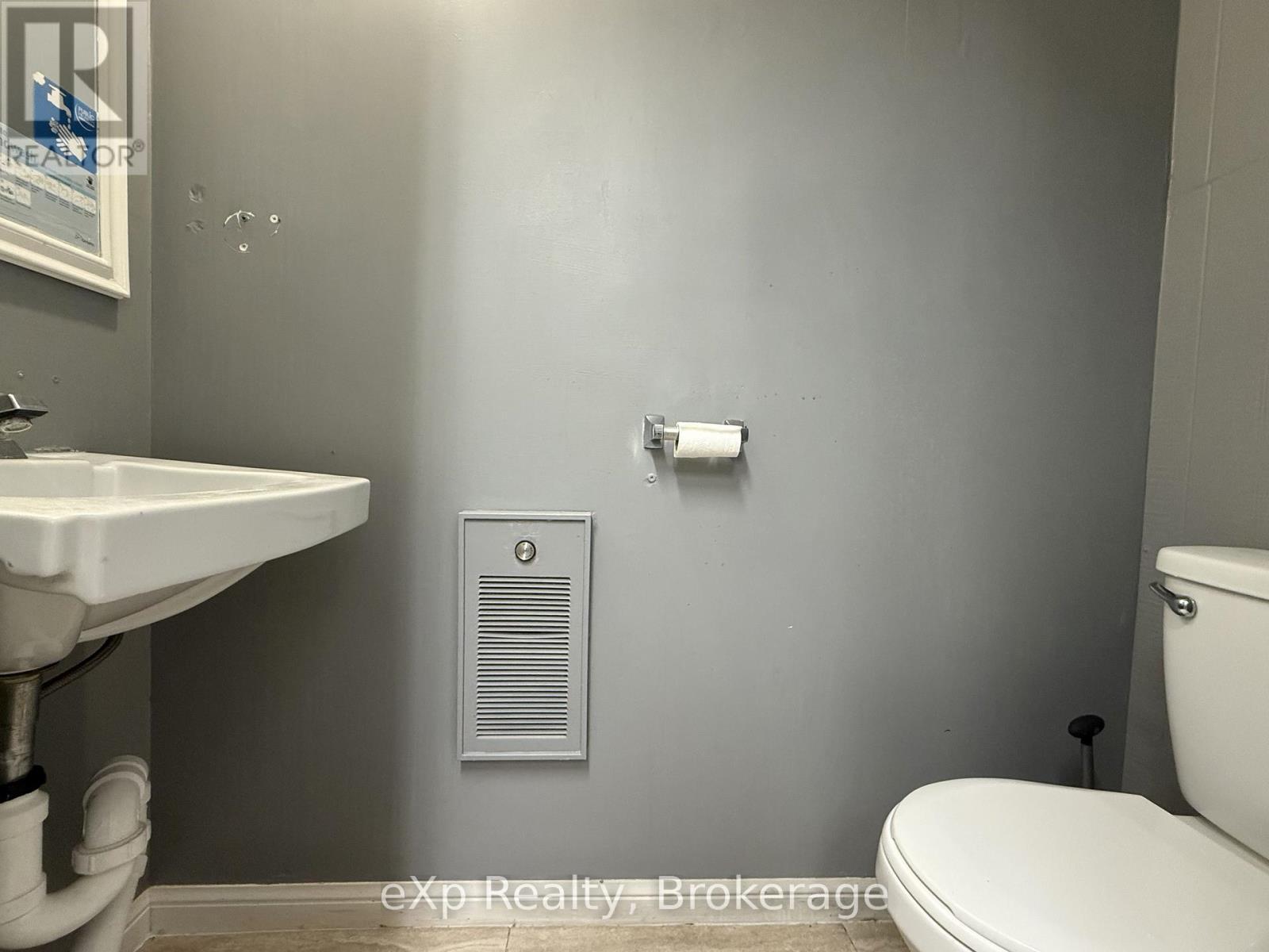 114 Durham Street E Property Photo 9
