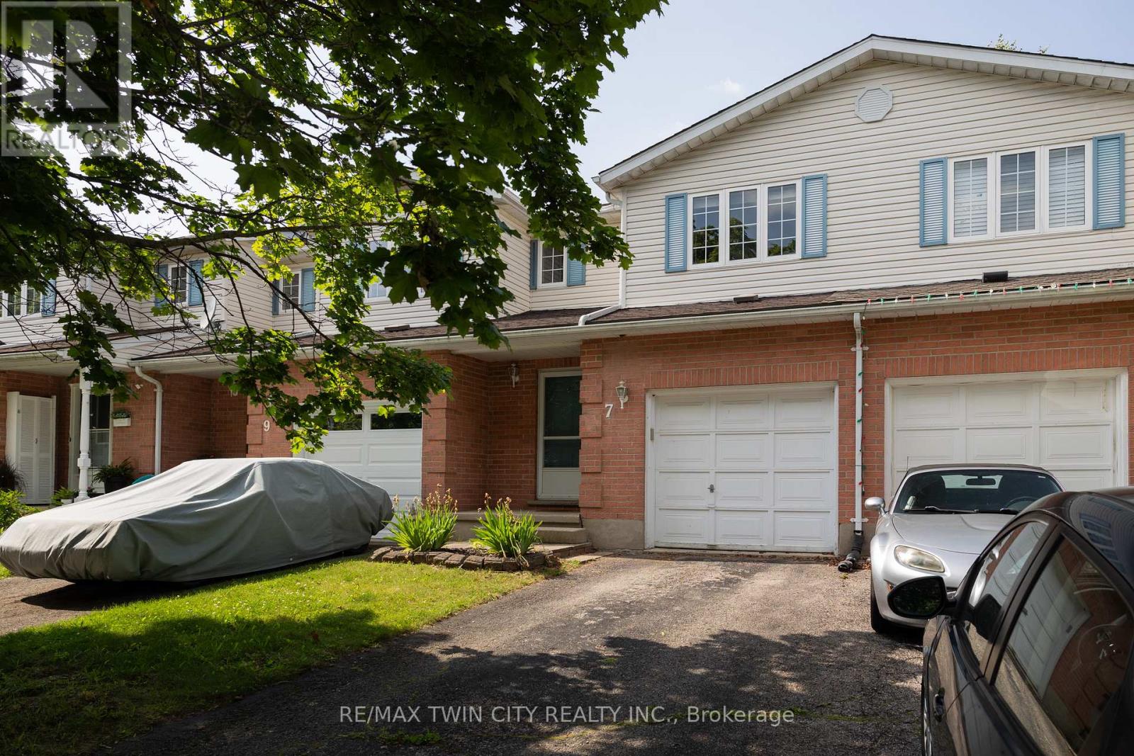 7 GRAYSTONE COURT Property Photo 1
