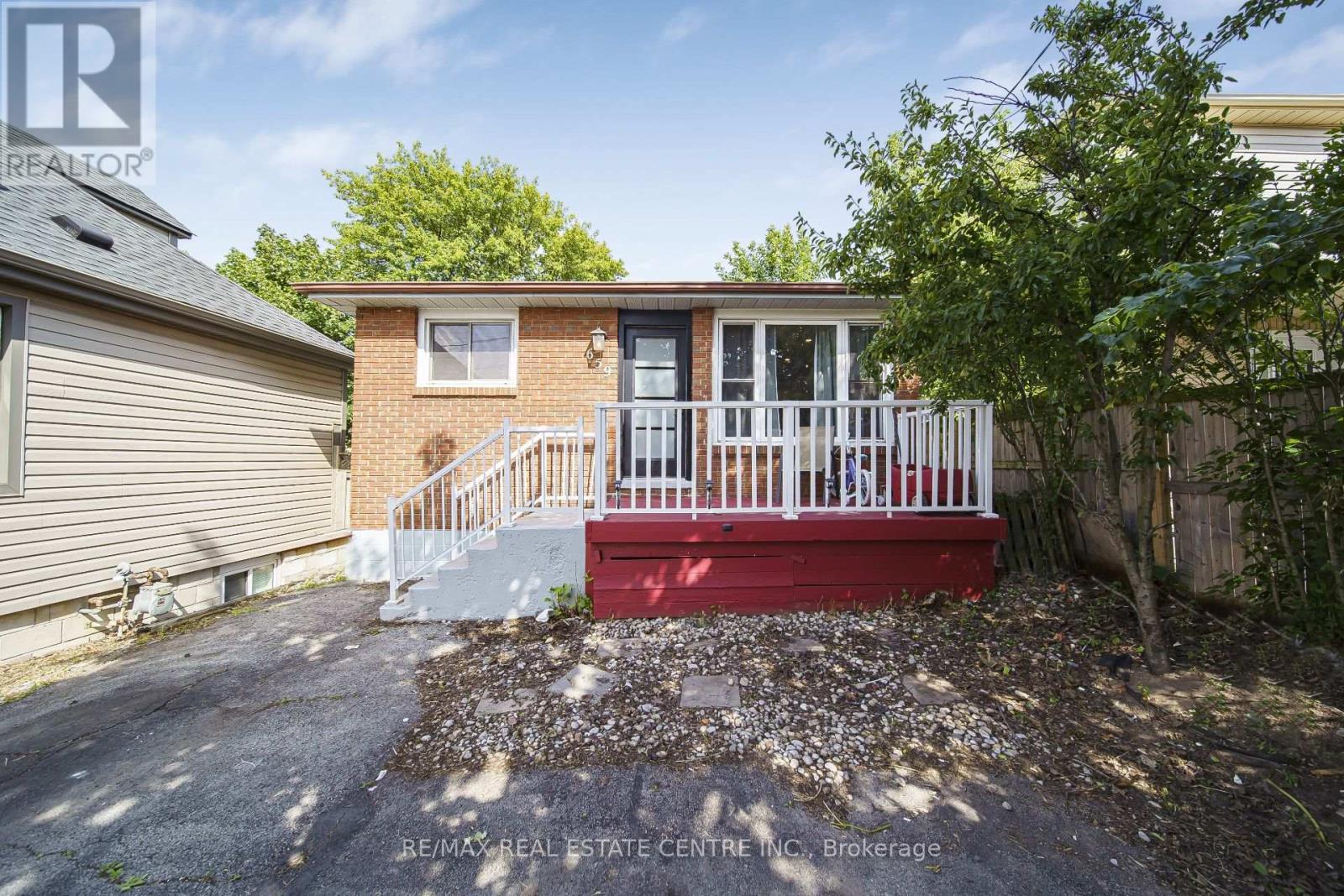 659 UPPER WELLINGTON STREET E Property Photo 1
