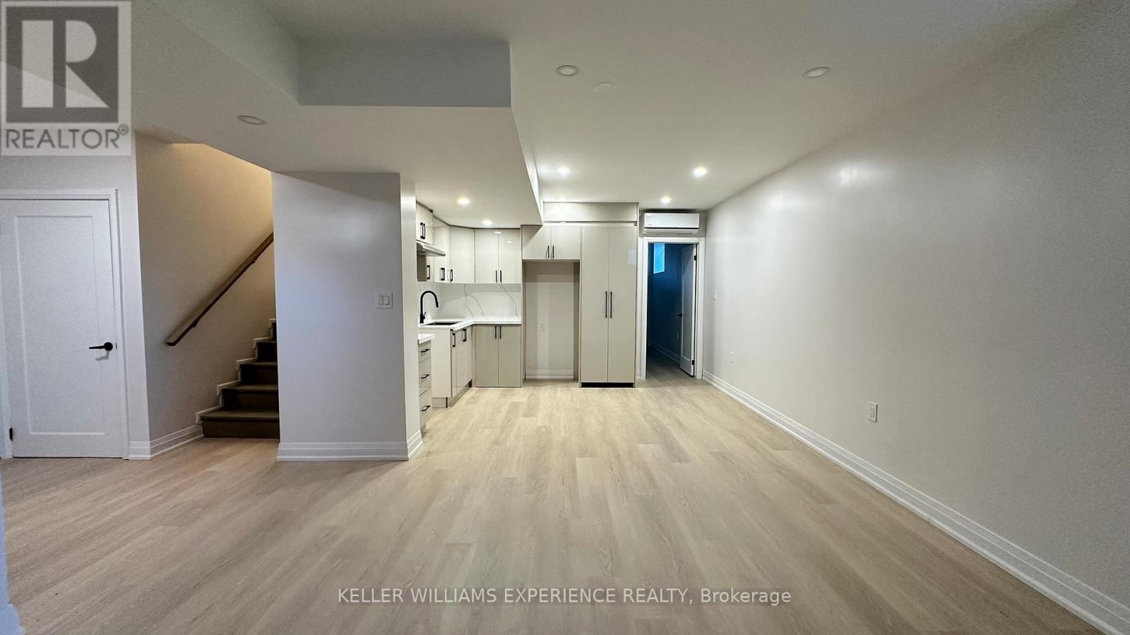 125 Jewel Street Property Photo 5