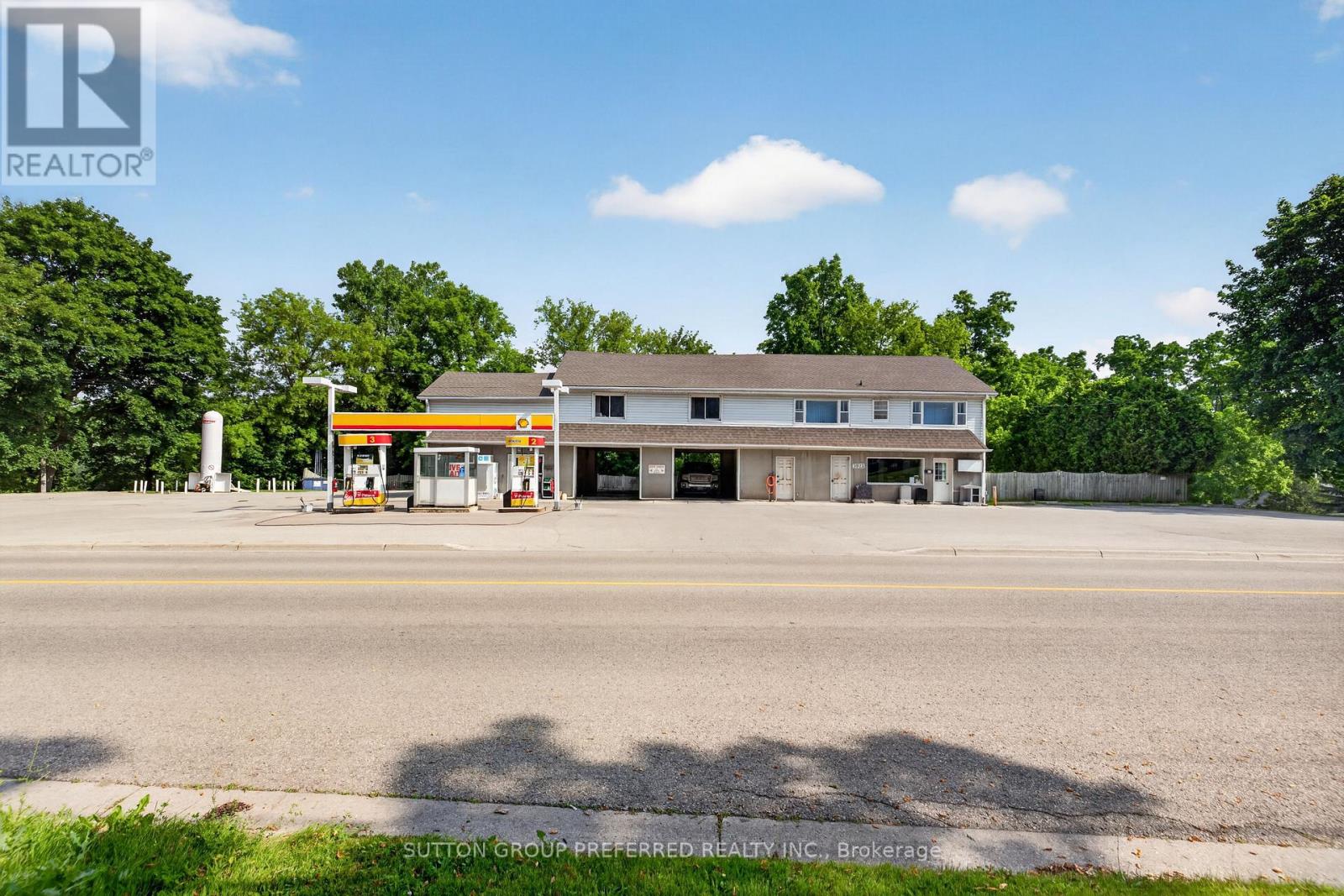 3922 Hamilton Road E Property Photo 1