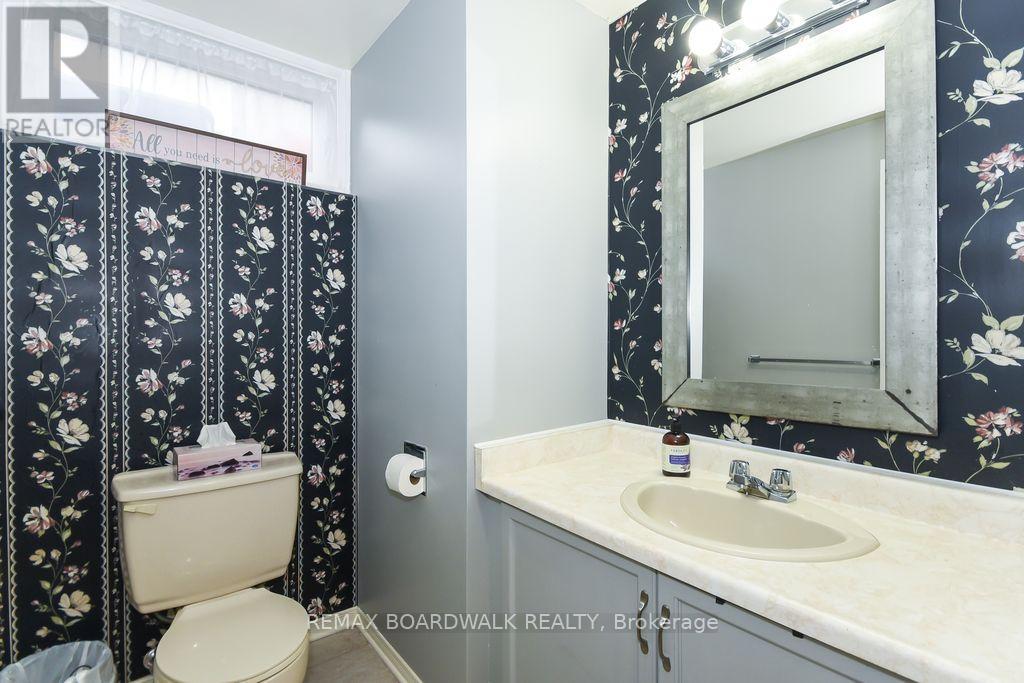 205 - 1760 Cabaret Lane Property Photo 31