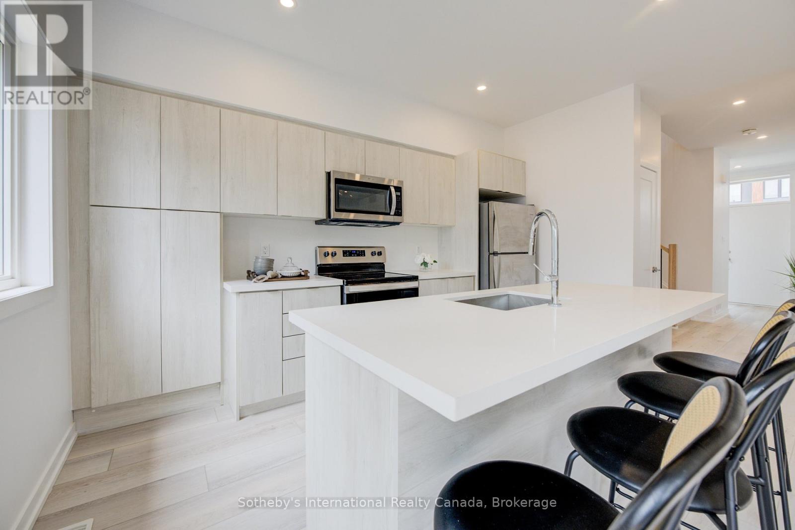 14 - 416 Dundas Street S Property Photo 15