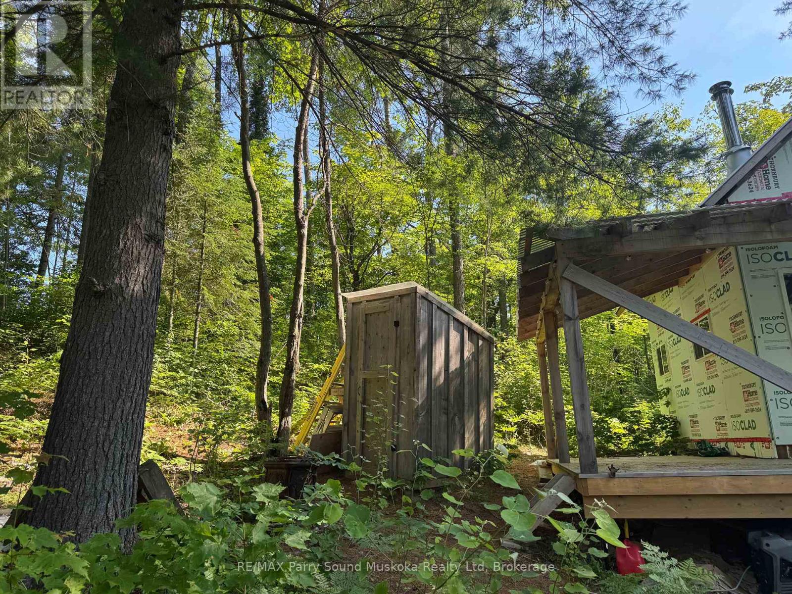 7 Bourbonnaise Island Property Photo 3