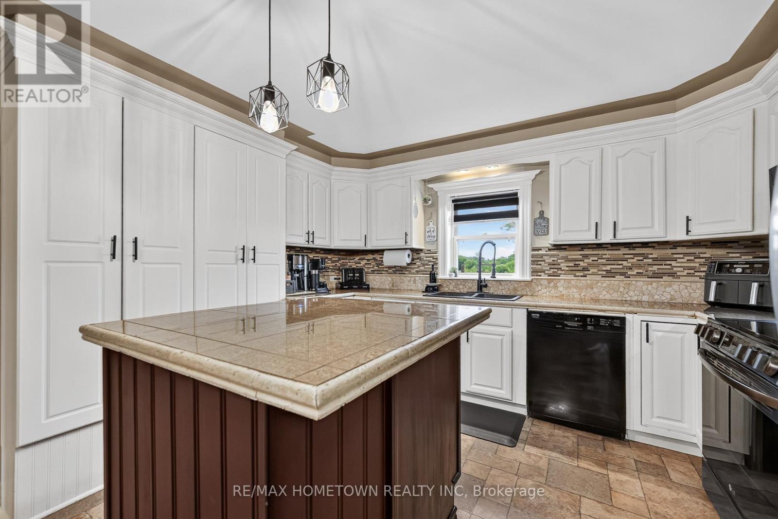 9142 County Rd 6 Road Property Photo 10