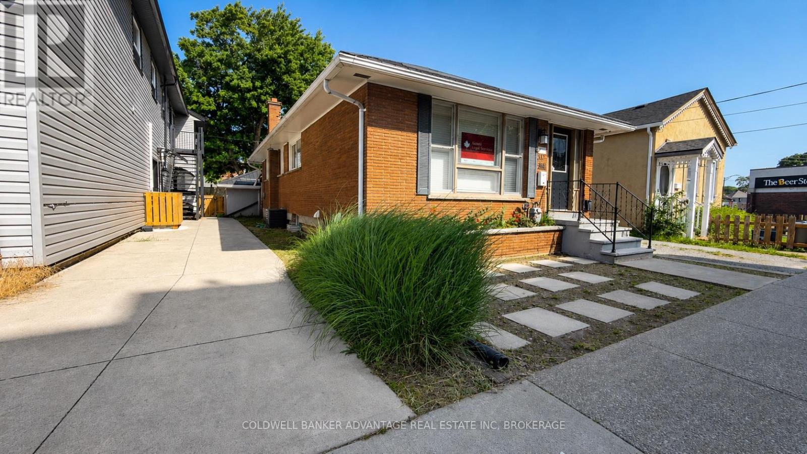 33 Raymond Street Property Photo 3