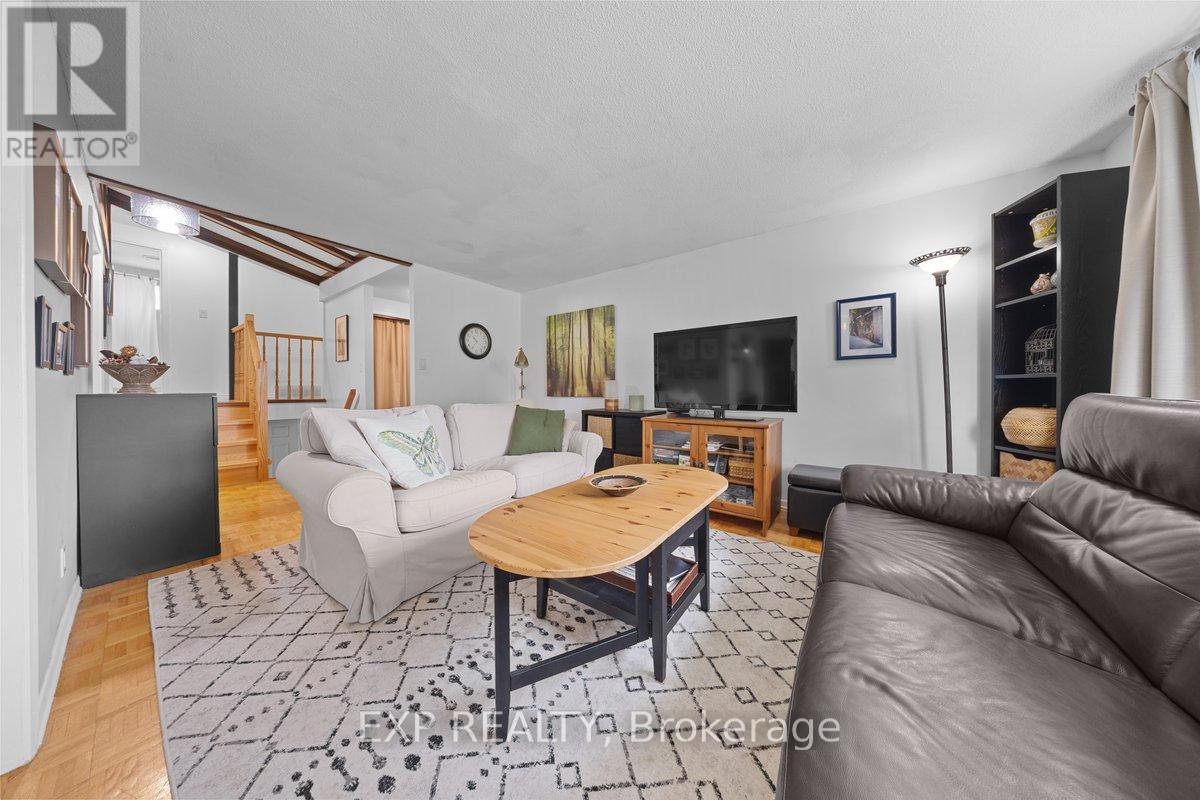 396 Hatfield Crescent Property Photo 6