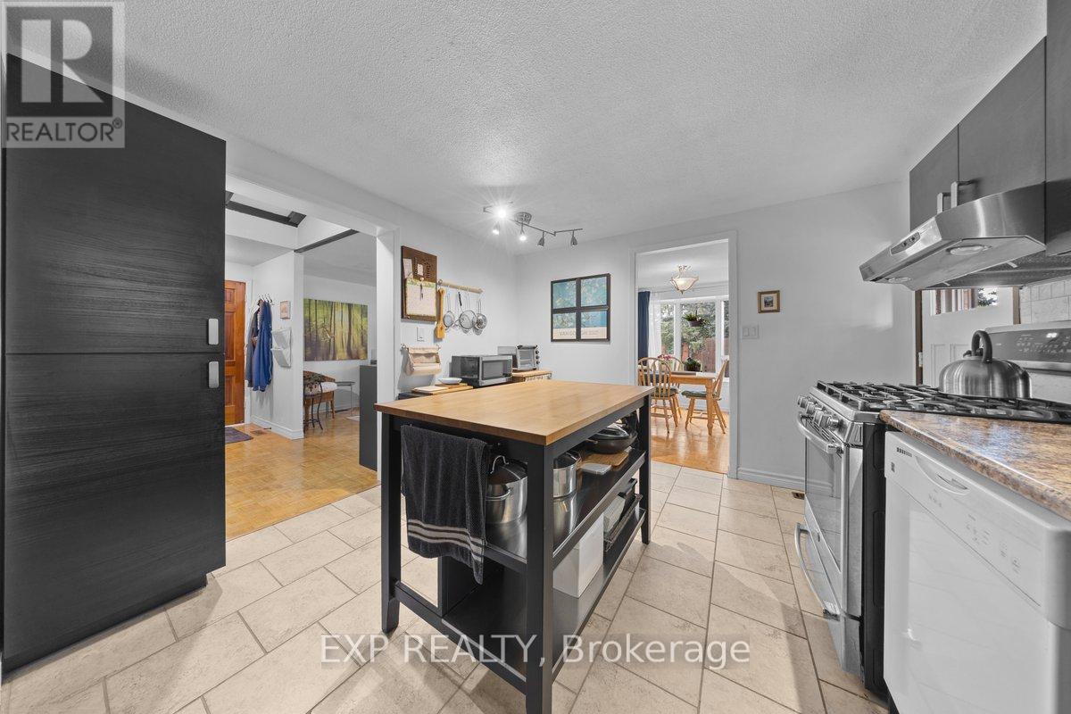 396 Hatfield Crescent Property Photo 13